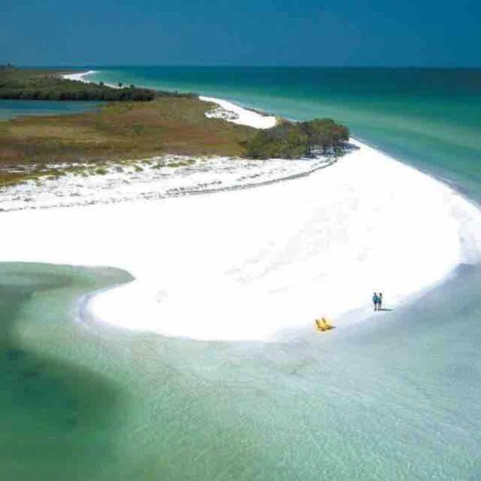 Beach Life At Clearwater 10 Minutes From The Beach Villa Exterior photo